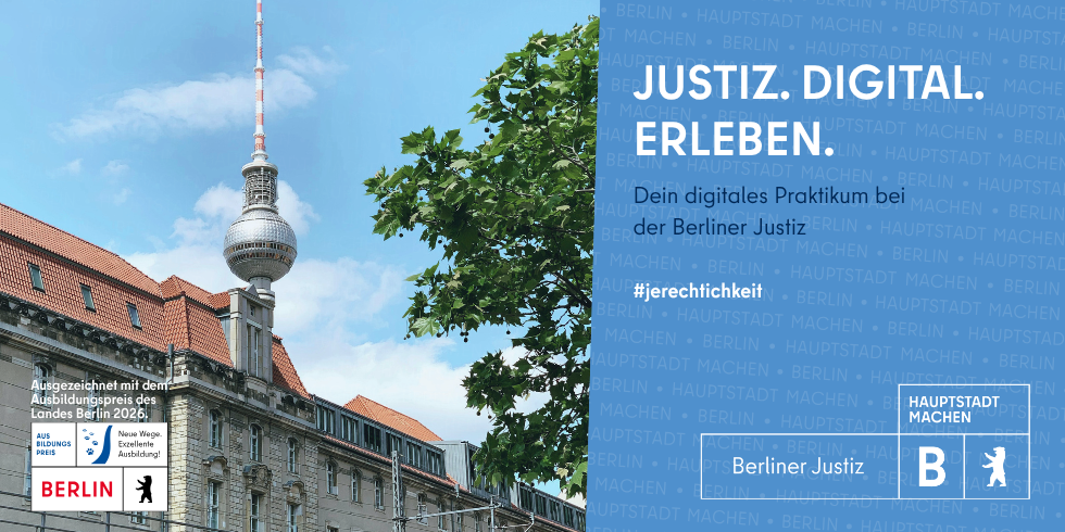 Banner der Berliner Justiz zum Online-Praktikum. Links ist ein historisches Gerichtsgebäude mit dem Berliner Fernsehturm im Hintergrund zu sehen. Rechts steht auf blauem Grund in weißer Schrift: 'JUSTIZ. DIGITAL. ERLEBEN. Dein digitales Praktikum bei der Berliner Justiz. #jerechtichkeit'. Unten rechts befinden sich die Logos von 'Hauptstadt machen' und 'Berliner Justiz'. Unten links wird auf die Auszeichnung mit dem Ausbildungspreis des Landes Berlin 2026 hingewiesen.